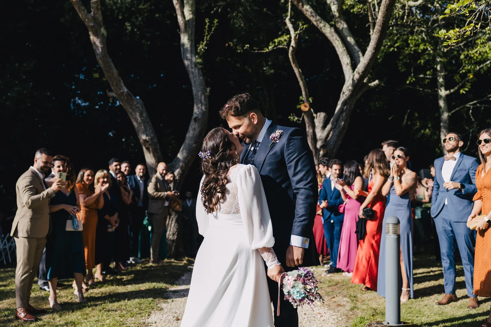 Fotógrafos de boda en A Coruña — ceremonia al aire libre en Galicia